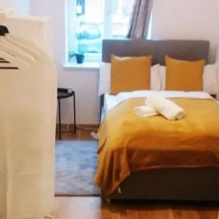 Gemuetliche In Zentrum Mit Terrasse Apartman